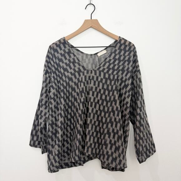 CP Shades Tops - CP Shades 100% Linen Top Size Small Gray Black Patterned V-Neck 3/4 Sleeve Boho